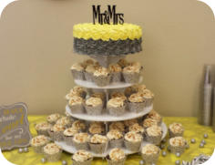 Rose Wedding Cake with Cupcakes